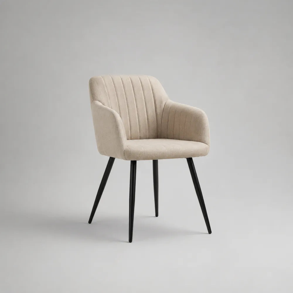 Chaise de salle à manger avec accoudoirs en tissu polyester beige et pieds en acier noir 56 x 60 x 82 cm