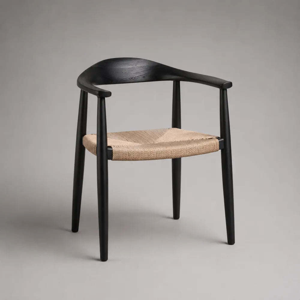 Chaise de salle à manger 55 cm en bois noir avec assise en rotin naturel et dossier incurvé